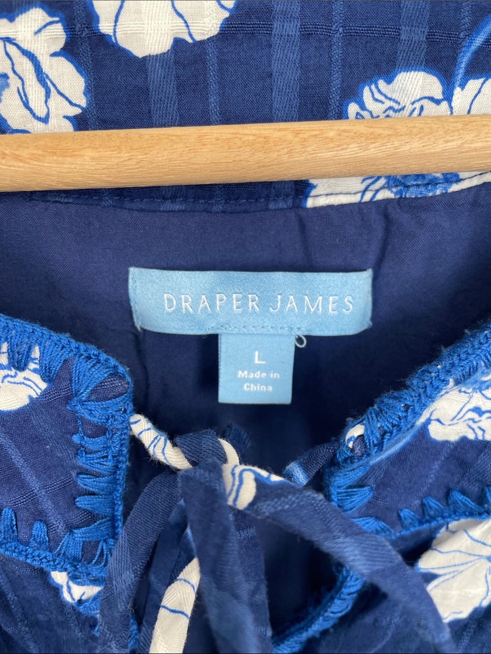 Draper James Women L Smocked Navy Wild Flower Tie-Neck Short Sleeve Pullover Top - Picture 8 of 8